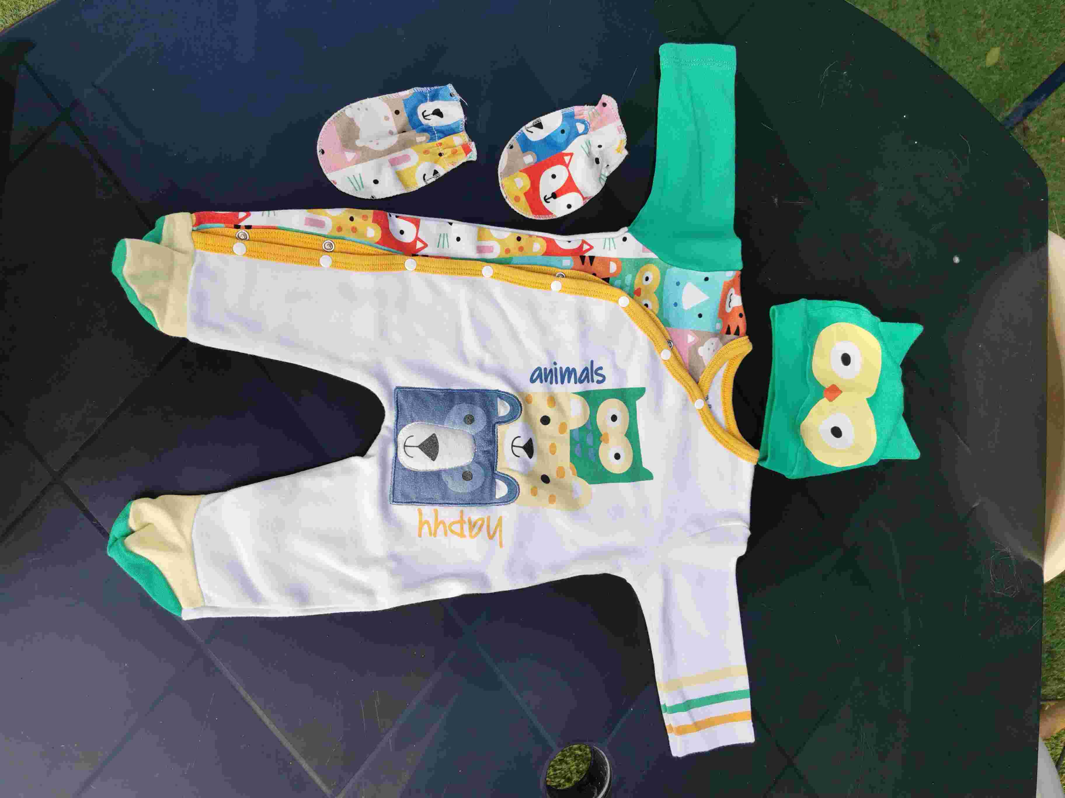 0-3 months bodysuits with hat & mittens