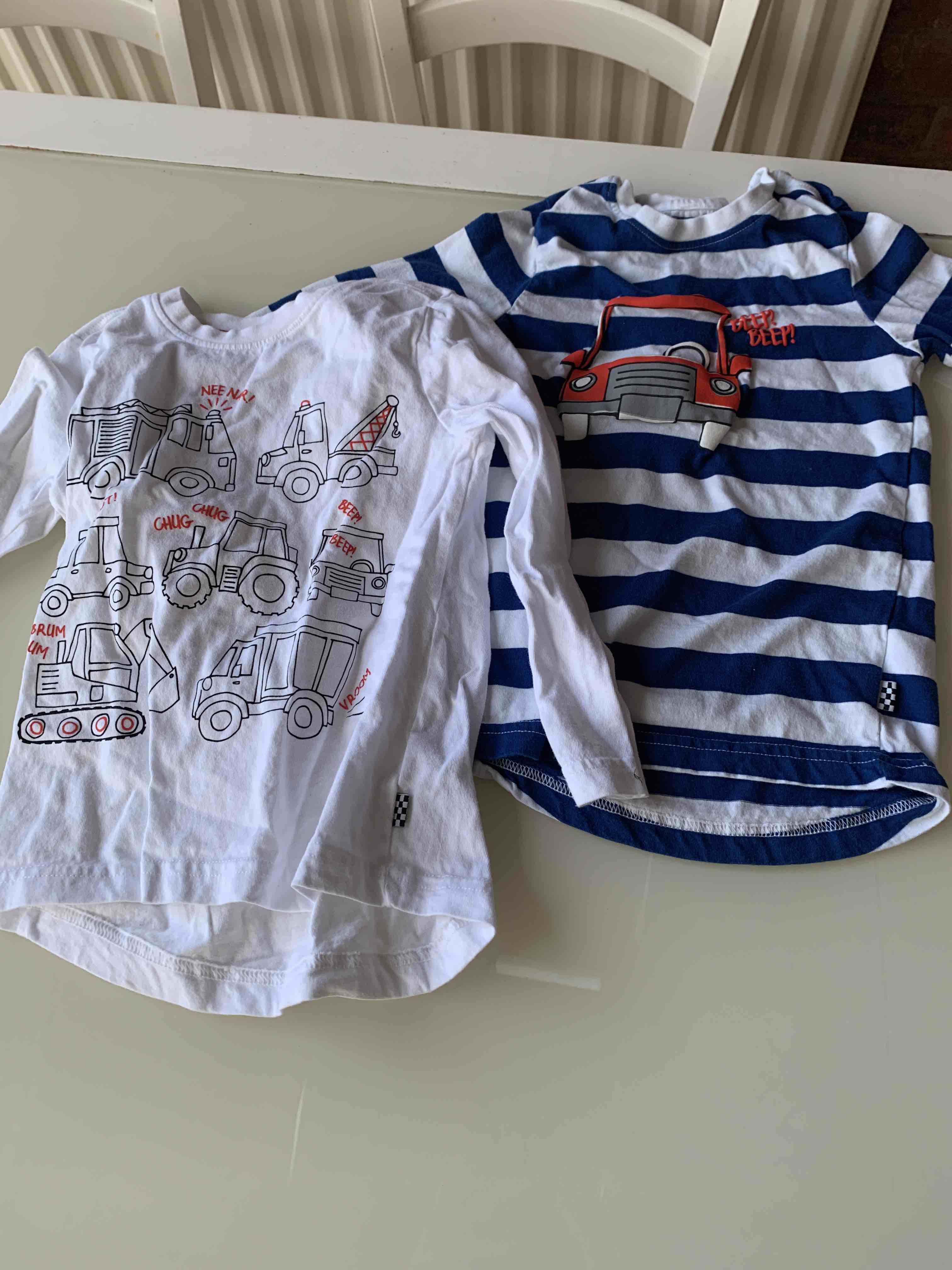 2 x pyjama tops 3-4 yrs