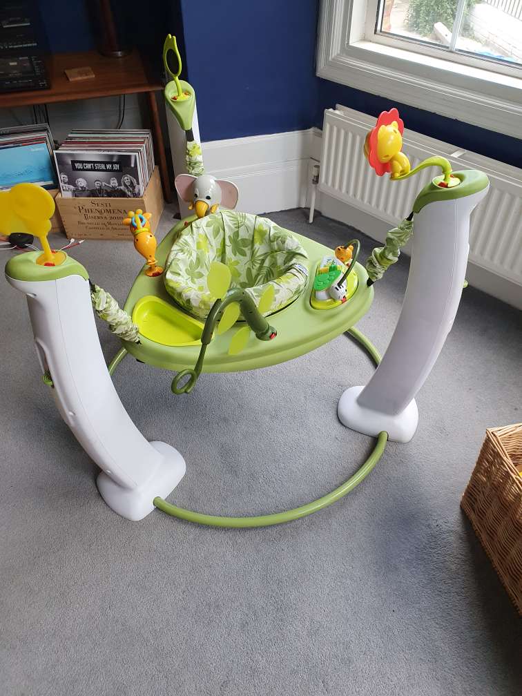 Baby bouncer play station