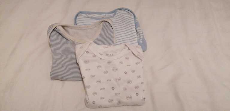 bundle of 18+ mos vests
