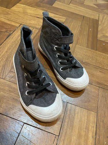 Canvas trainers size EUR 28/ Uk 10.