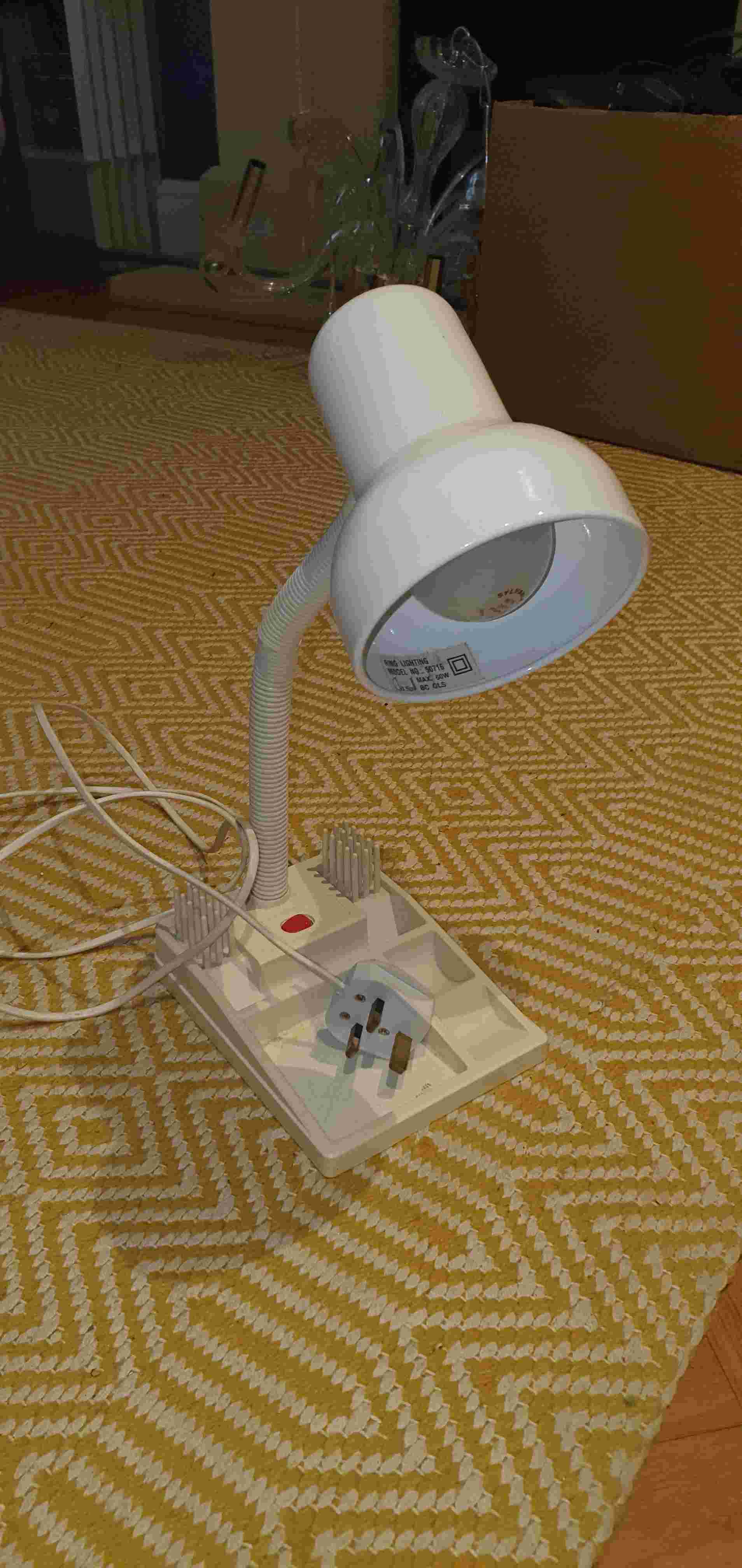 Desk lamp