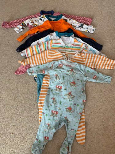 Gender neutral body suits 3-6 months