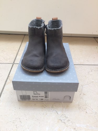Girls boots size 6.5g