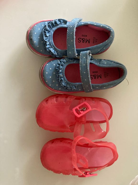 Girls summer shoes size 5 (infant)
