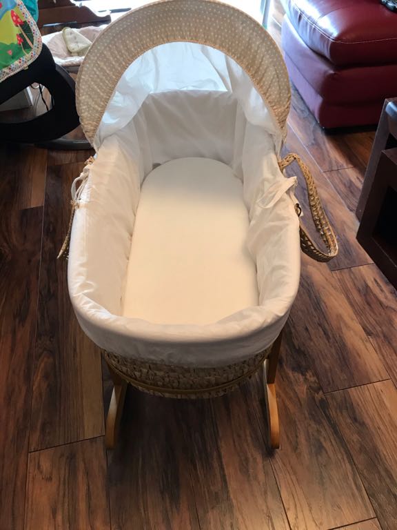 Moses basket with rocking stand