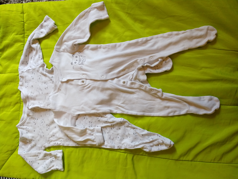 Onesies size 6-9M