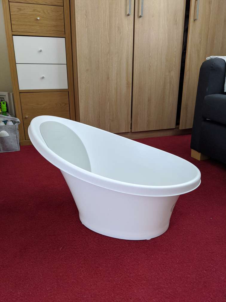 Shnuggle bath tub