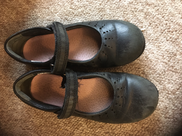 Start-rite 11F black girls shoes
