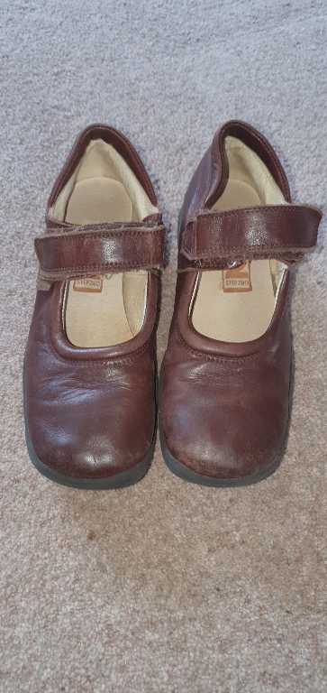 STEP2WO mary jane brown leather shoes, size 32
