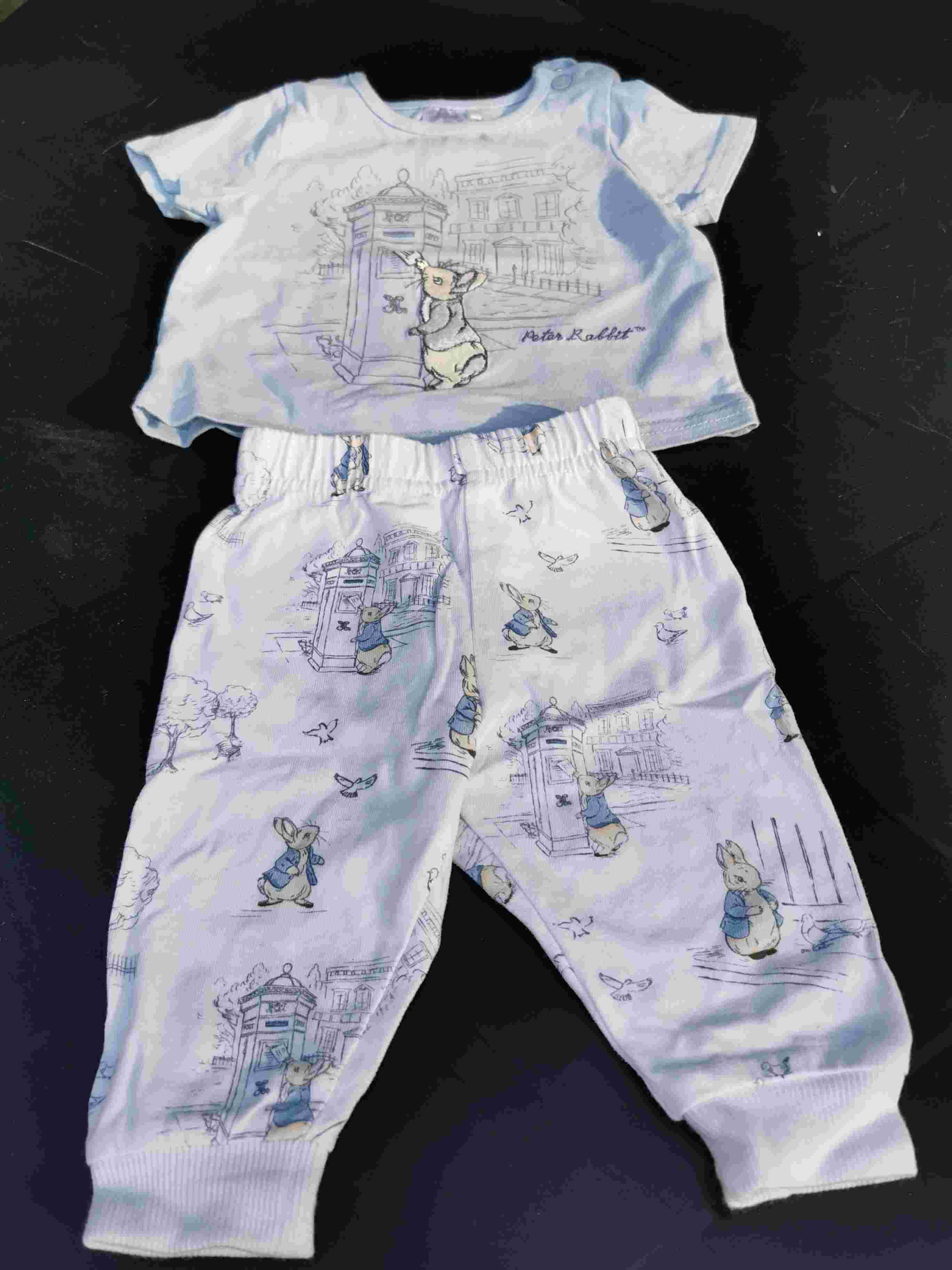 T-shirt & trousers