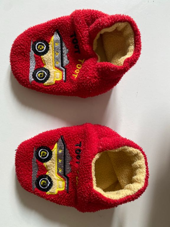 Tiny totes slippers - 6-12 months