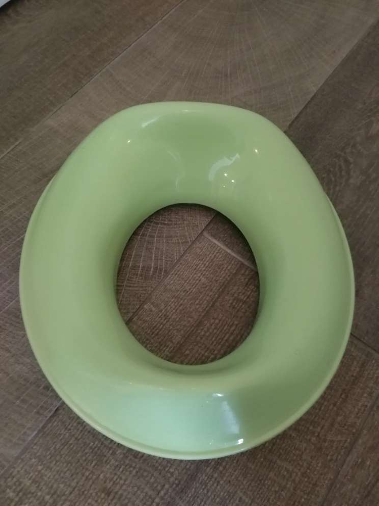 Toilet seat for toddlers