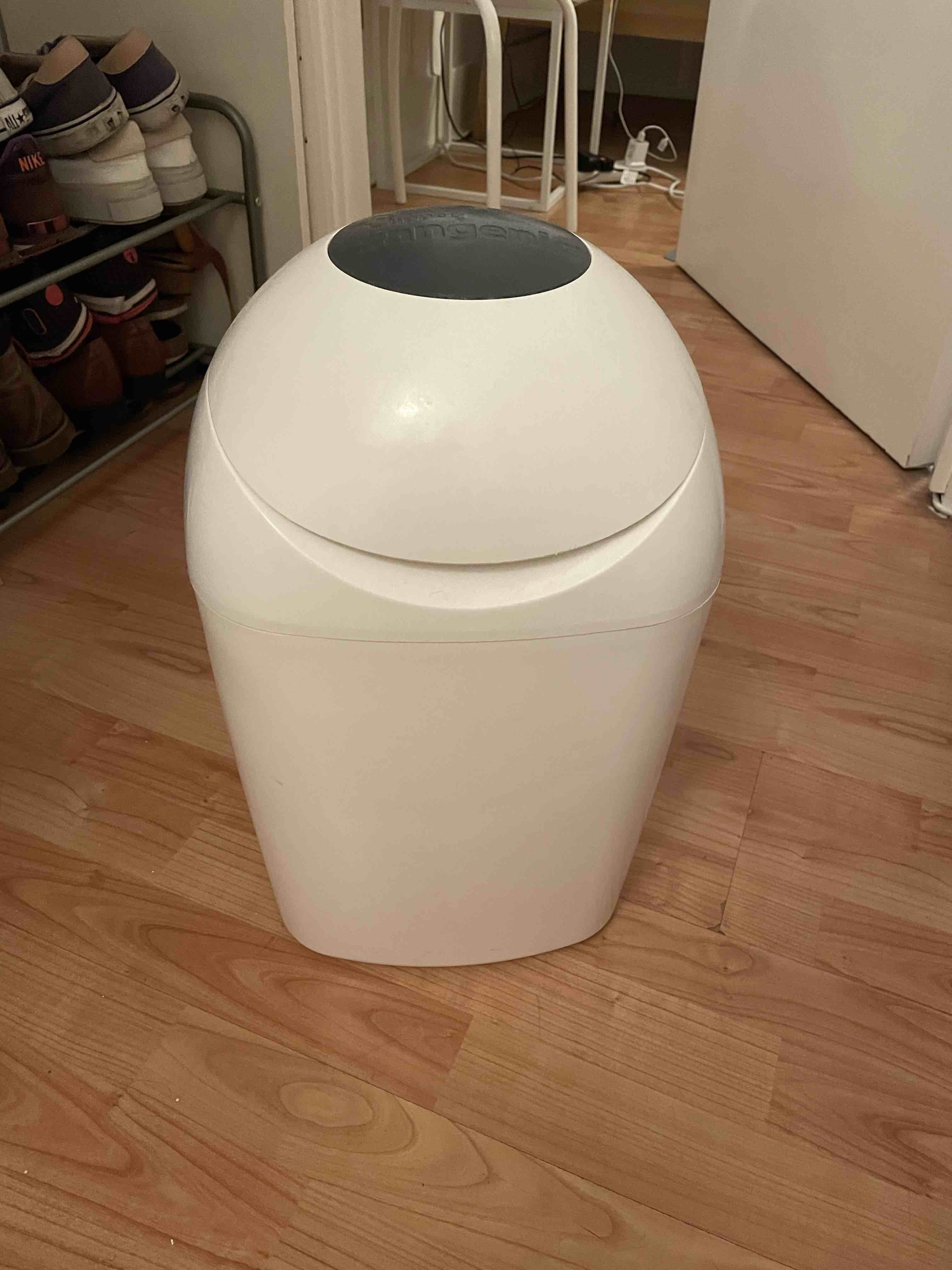 Tommy Tippee sangenic nappy bin